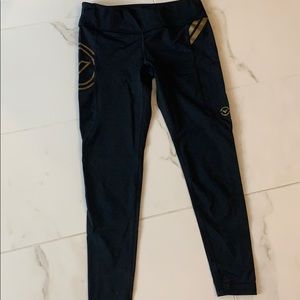 VIRUS weightlifting tights Size M. Fits like S